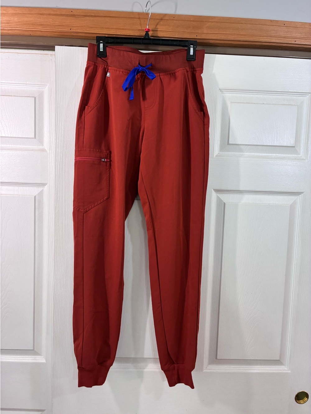 Figs auburn Zamora jogger style scrub pants size small tall